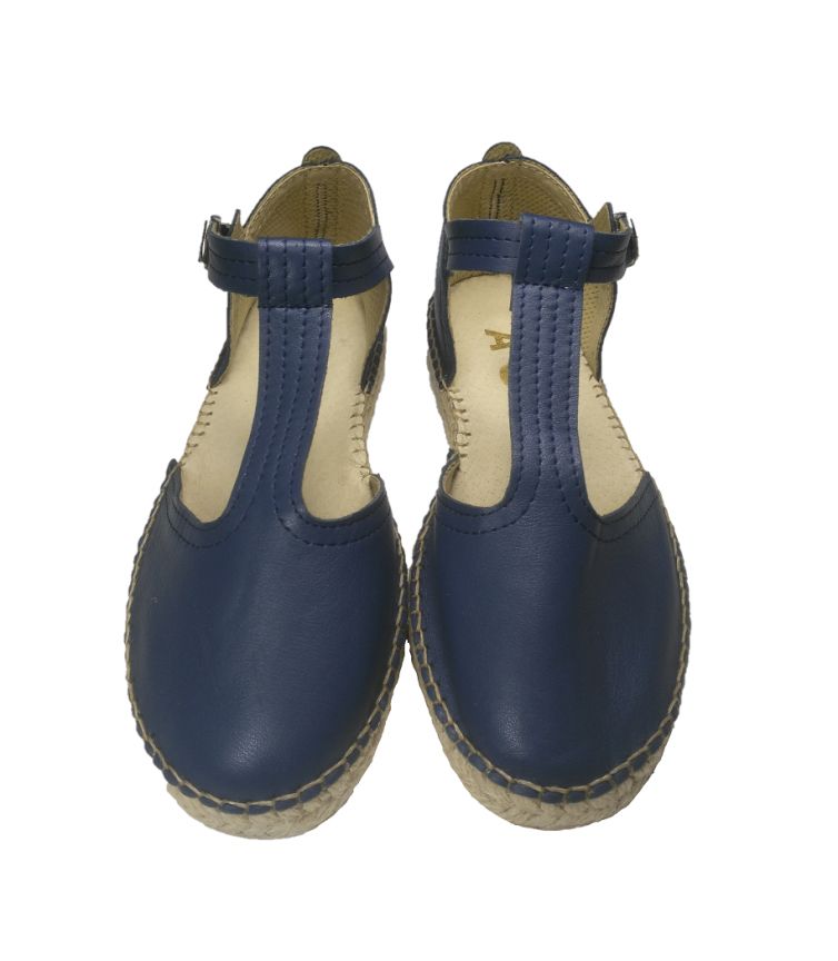 sandália fechada na frente